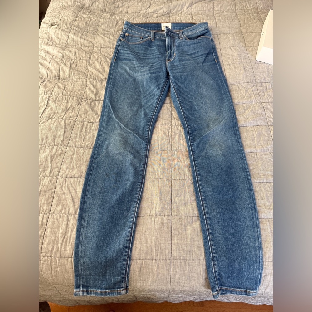 Hudson Skinny Jeans size 27.
32 Length